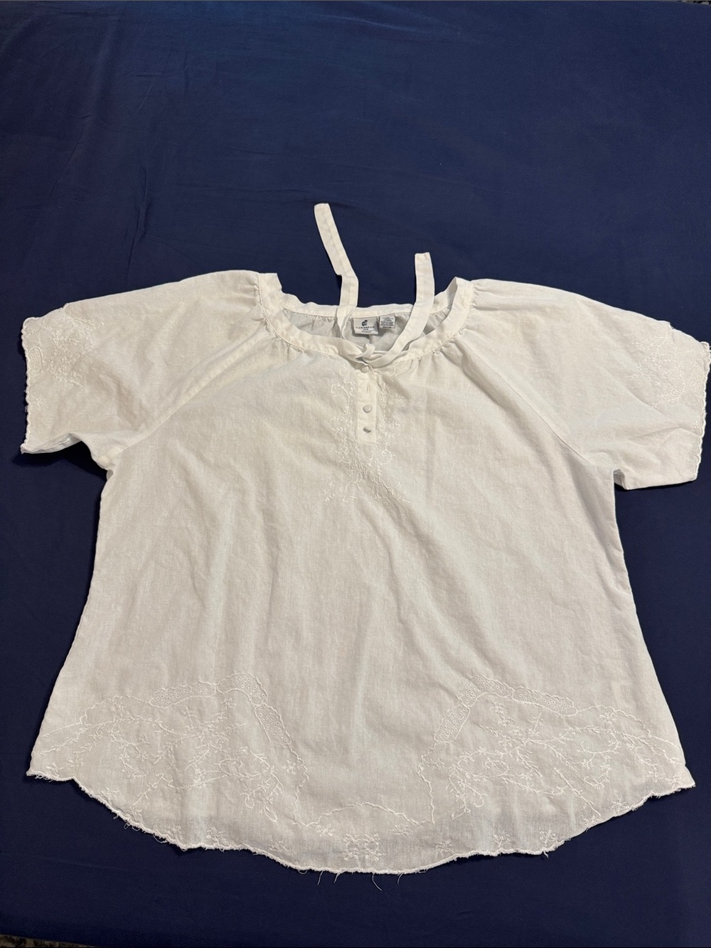 Caribbean Joe White Linen-Cotton Women's Blouse *missing a button*